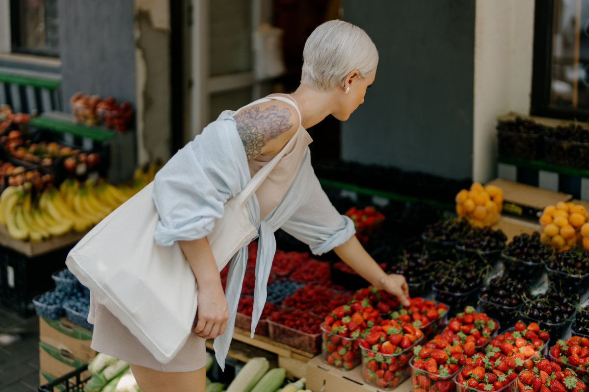 Woman With Tote Bag At Farmers Market 1200X800